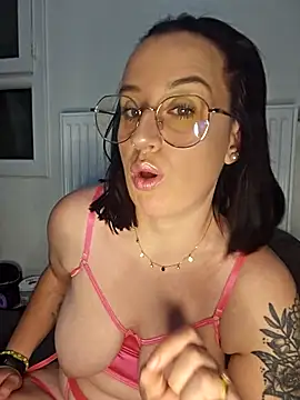 lindsay 33off online show from February 15, 6:04 pm