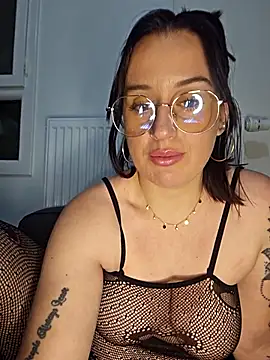 lindsay 33off online show from February 17, 9:21 pm