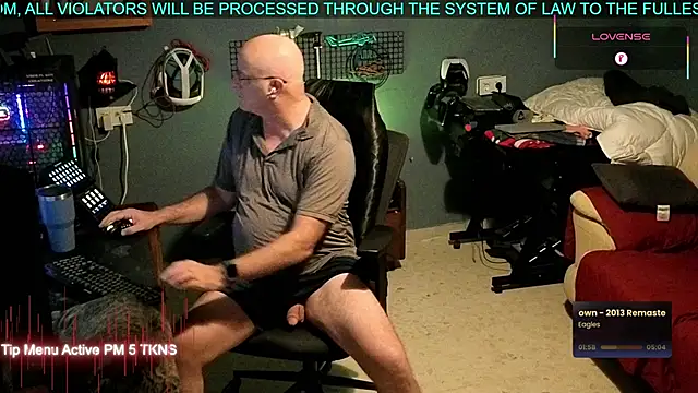 Snapshot of Pilot_Dave_69 chatting on October 26, 5:24 am Pilot Dave 69 online show from October 26, 5:24 am