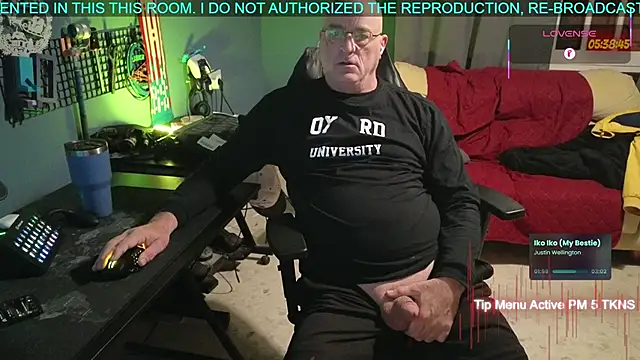 Snapshot of Pilot_Dave_69 chatting on December 1, 4:39 am Pilot Dave 69 online show from December 1, 4:39 am