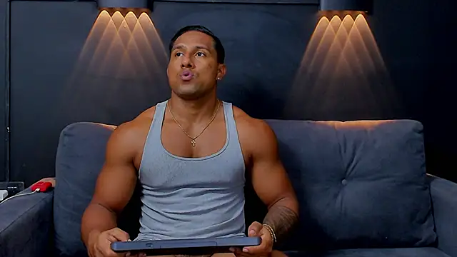 Snapshot of CallumMuscle chatting on February 1, 1:44 am CallumMuscle online show from February 1, 1:44 am