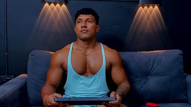 Snapshot of CallumMuscle chatting on February 5, 2:51 am CallumMuscle online show from February 5, 2:51 am