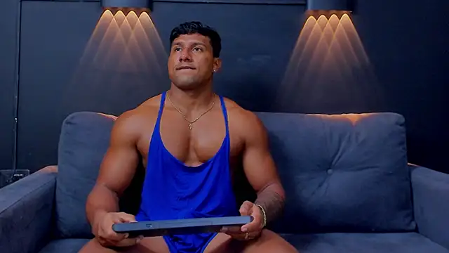 Snapshot of CallumMuscle chatting on February 6, 3:37 am CallumMuscle online show from February 6, 3:37 am