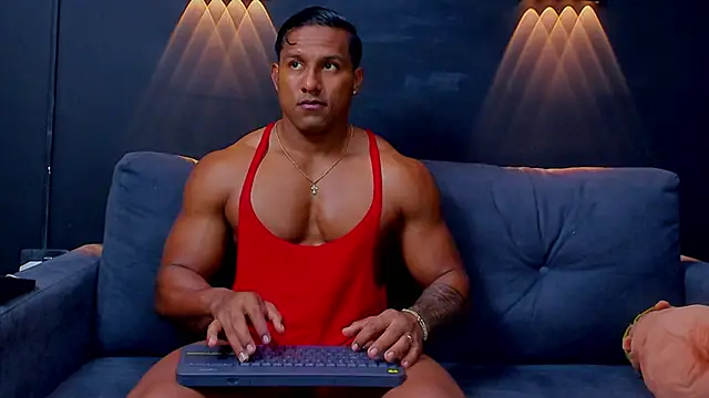 Snapshot of CallumMuscle chatting on February 25, 9:42 am CallumMuscle online show from February 25, 9:42 am