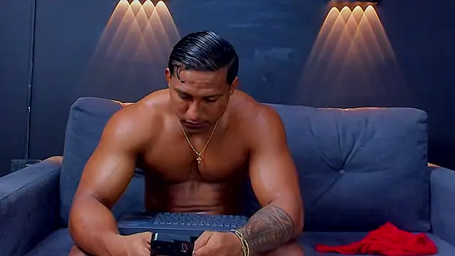 Snapshot of CallumMuscle chatting on February 25, 12:45 pm CallumMuscle online show from February 25, 12:45 pm