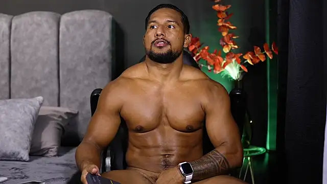 Snapshot of CallumMuscle chatting on November 13, 11:42 am CallumMuscle online show from November 13, 11:42 am