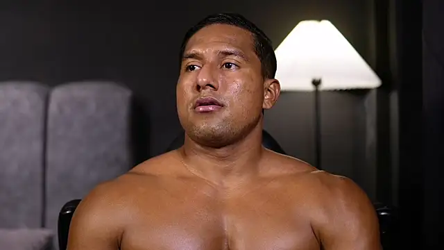 Snapshot of CallumMuscle chatting on December 2, 2:06 am CallumMuscle online show from December 2, 2:06 am