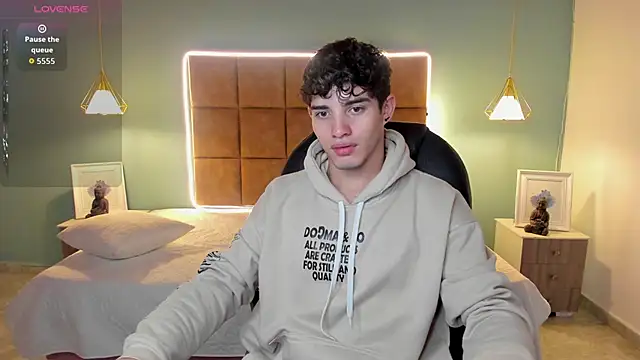 AlejooTwink online show from November 17, 2:17 am