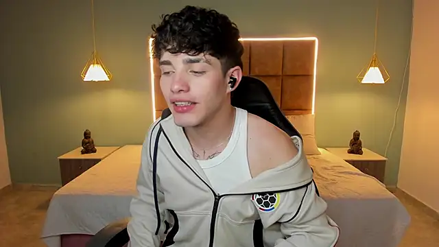 AlejooTwink online show from June 12, 3:38 am
