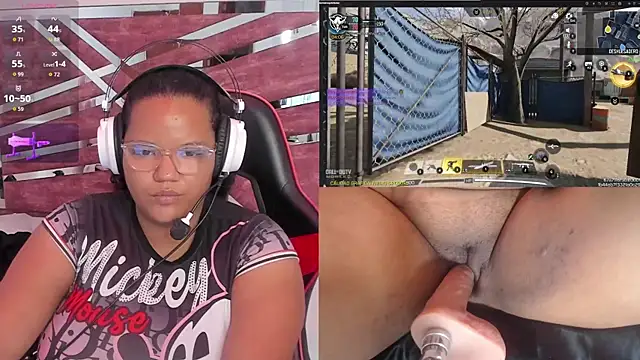 Snapshot of MhiaRey chatting on October 31, 1:23 pm MhiaRey online show from October 31, 1:23 pm