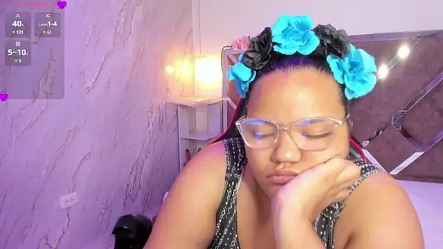 Snapshot of MhiaRey chatting on November 24, 1:44 pm MhiaRey online show from November 24, 1:44 pm