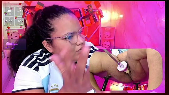MhiaRey online show from July 4, 1:39 pm