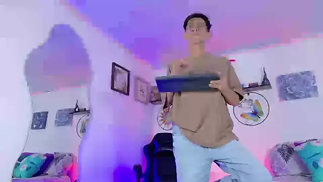 Noah tyler  online show from October 2, 7:32 pm