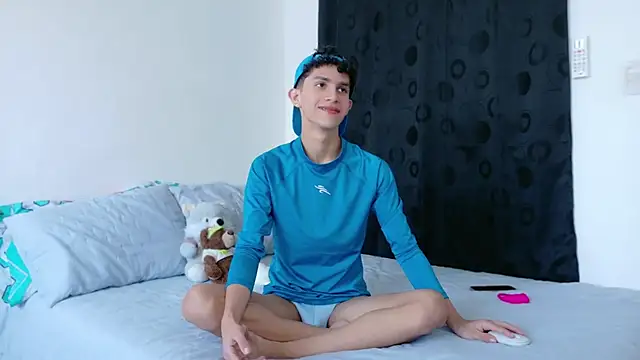 Noah tyler  online show from November 22, 5:45 pm