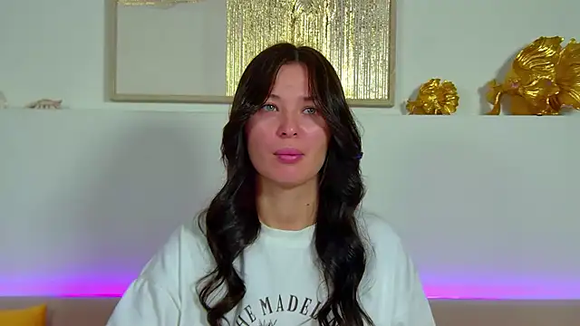 AlexandraBloom online show from November 10, 6:18 pm