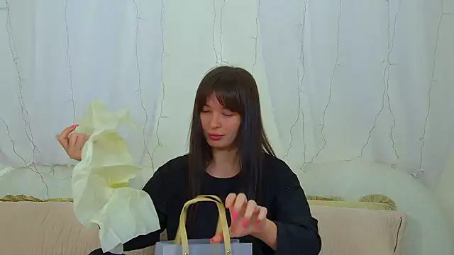 AlexandraBloom online show from March 4, 6:14 pm