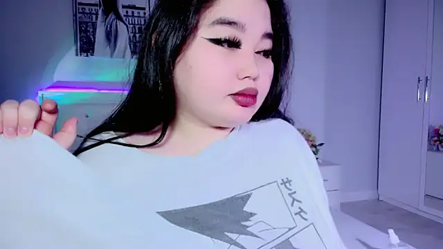 Snapshot of amina_moonlightt chatting on December 14, 12:44 am amina moonlightt online show from December 14, 12:44 am