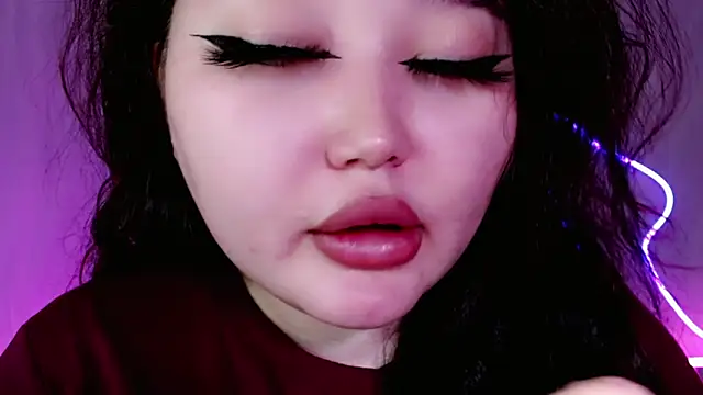 Snapshot of amina_moonlightt chatting on May 22, 4:45 pm amina moonlightt online show from May 22, 4:45 pm