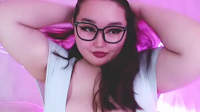 Snapshot of amina_moonlightt chatting on August 5, 6:33 pm amina moonlightt online show from August 5, 6:33 pm