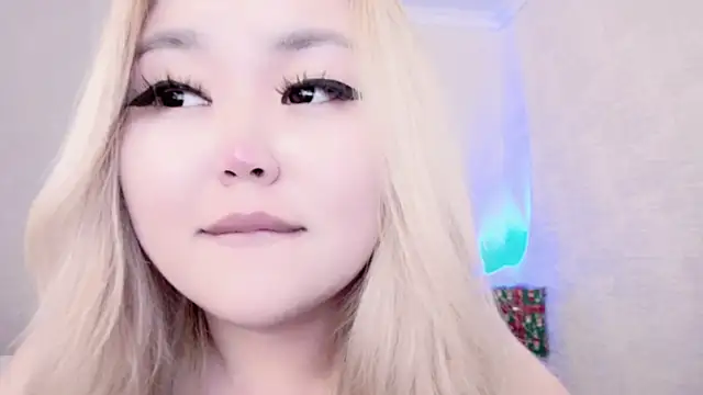 Snapshot of amelia_sunlight chatting on December 23, 2:13 am amelia sunlight online show from December 23, 2:13 am