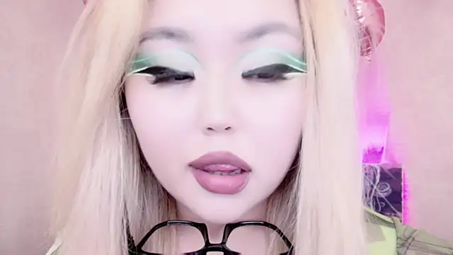 Snapshot of amelia_sunlight chatting on February 17, 12:32 am amelia sunlight online show from February 17, 12:32 am