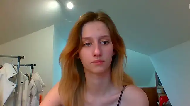 Snapshot of LUNA_delight chatting on December 4, 7:39 am LUNA delight online show from December 4, 7:39 am