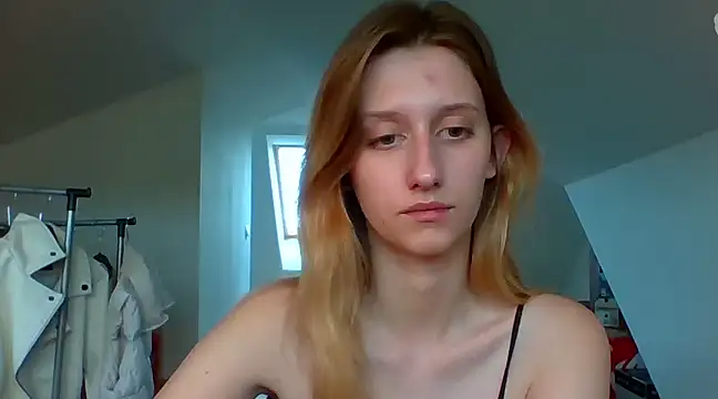 Snapshot of LUNA_delight chatting on December 4, 10:46 am LUNA delight online show from December 4, 10:46 am