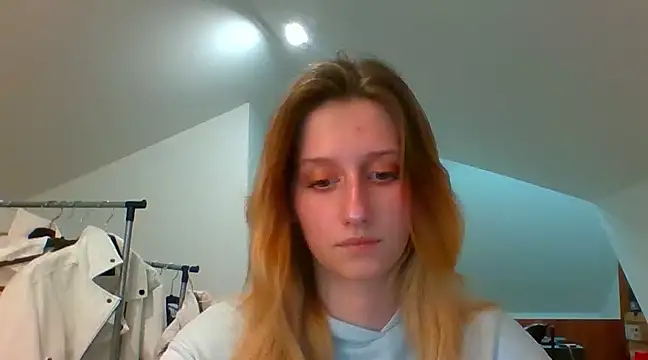 Snapshot of LUNA_delight chatting on December 6, 2:49 pm LUNA delight online show from December 6, 2:49 pm