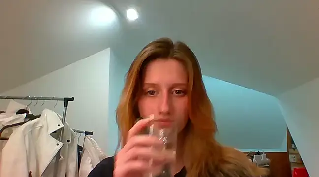 Snapshot of LUNA_delight chatting on December 11, 2:44 pm LUNA delight online show from December 11, 2:44 pm