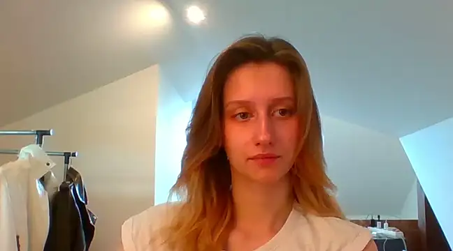 Snapshot of LUNA_delight chatting on February 21, 7:45 am LUNA delight online show from February 21, 7:45 am