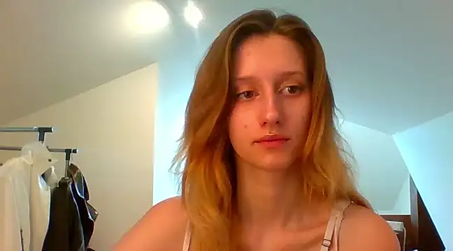 Snapshot of LUNA_delight chatting on February 25, 7:42 am LUNA delight online show from February 25, 7:42 am