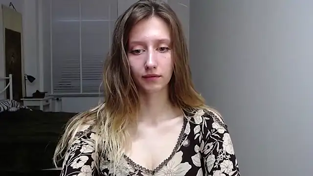 Snapshot of LUNA_delight chatting on October 22, 5:30 am LUNA delight online show from October 22, 5:30 am