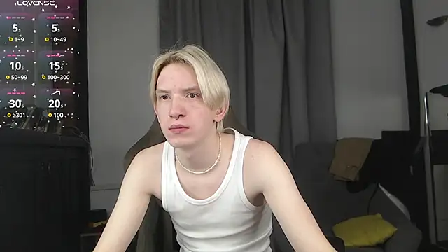 Snapshot of Ron_Vils chatting on February 5, 4:14 pm Ron Vils online show from February 5, 4:14 pm