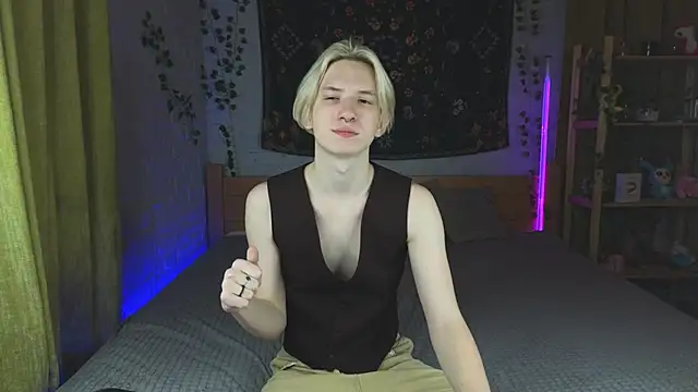 Snapshot of Ron_Vils chatting on October 30, 10:38 am Ron Vils online show from October 30, 10:38 am