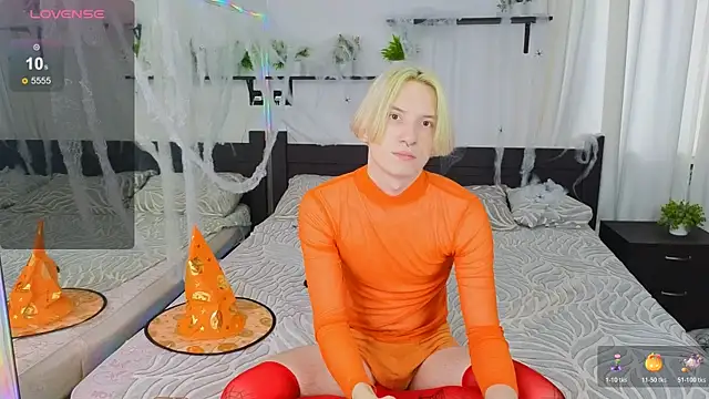 Snapshot of Ron_Vils chatting on October 31, 6:25 am Ron Vils online show from October 31, 6:25 am