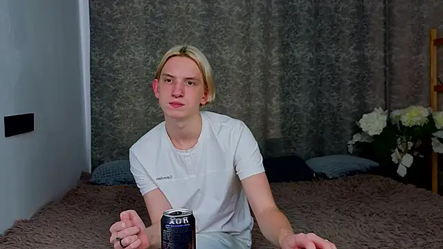 Snapshot of Ron_Vils chatting on November 6, 7:42 am Ron Vils online show from November 6, 7:42 am