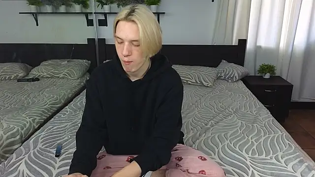 Snapshot of Ron_Vils chatting on November 15, 7:16 am Ron Vils online show from November 15, 7:16 am