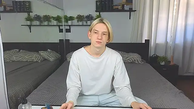 Snapshot of Ron_Vils chatting on November 24, 8:14 am Ron Vils online show from November 24, 8:14 am