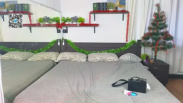 Snapshot of Ron_Vils chatting on December 15, 8:18 am Ron Vils online show from December 15, 8:18 am