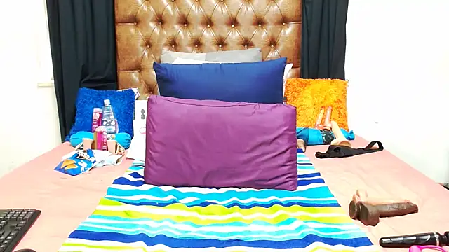 Hotxbums22 online show from October 9, 7:50 am