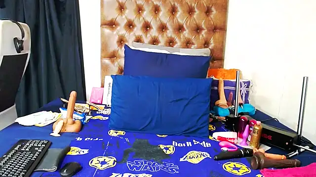 Hotxbums22 online show from February 22, 7:45 pm