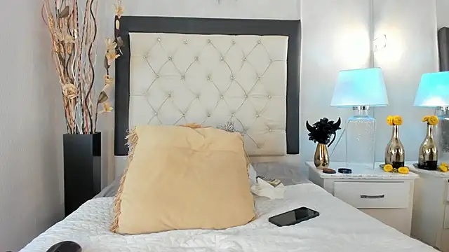 Snapshot of GaleHodge chatting on December 17, 4:29 am GaleHodge online show from December 17, 4:29 am