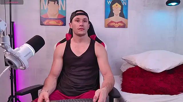 Snapshot of AxelFairchaild chatting on January 4, 5:05 pm AxelFairchaild online show from January 4, 5:05 pm