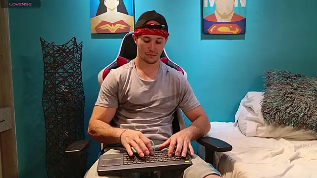 Snapshot of AxelFairchaild chatting on January 19, 12:39 pm AxelFairchaild online show from January 19, 12:39 pm