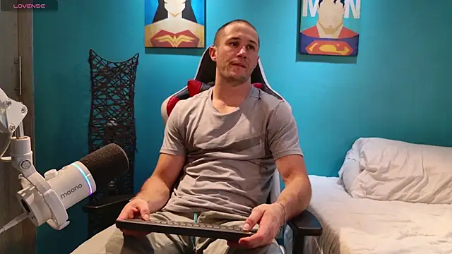 Snapshot of AxelFairchaild chatting on January 19, 3:53 pm AxelFairchaild online show from January 19, 3:53 pm