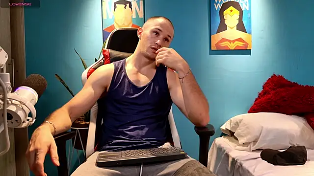 Snapshot of AxelFairchaild chatting on February 13, 5:01 pm AxelFairchaild online show from February 13, 5:01 pm
