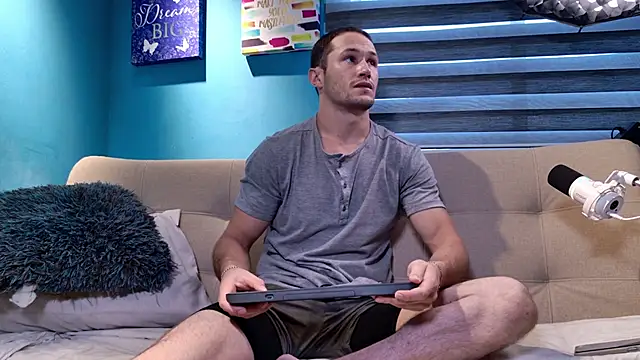 Snapshot of AxelFairchaild chatting on September 10, 1:00 pm AxelFairchaild online show from September 10, 1:00 pm