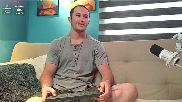 Snapshot of AxelFairchaild chatting on October 19, 1:45 pm AxelFairchaild online show from October 19, 1:45 pm