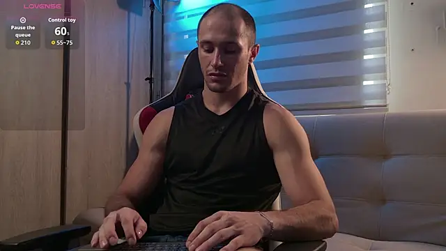 AxelFairchaild online show from April 30, 1:06 pm