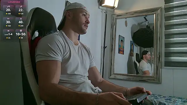 Snapshot of AxelFairchaild chatting on July 19, 2:43 pm AxelFairchaild online show from July 19, 2:43 pm